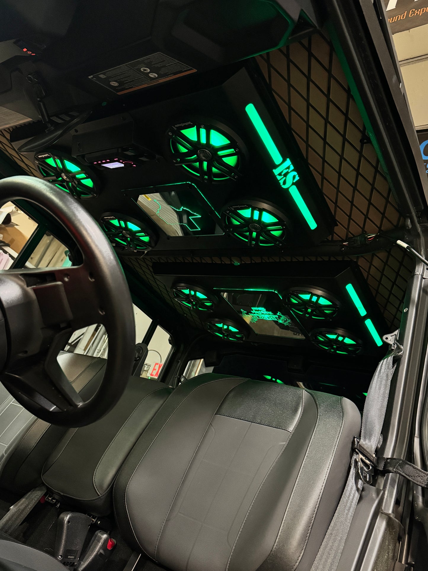 Can-Am Defender HD11 Full Audio Roof
