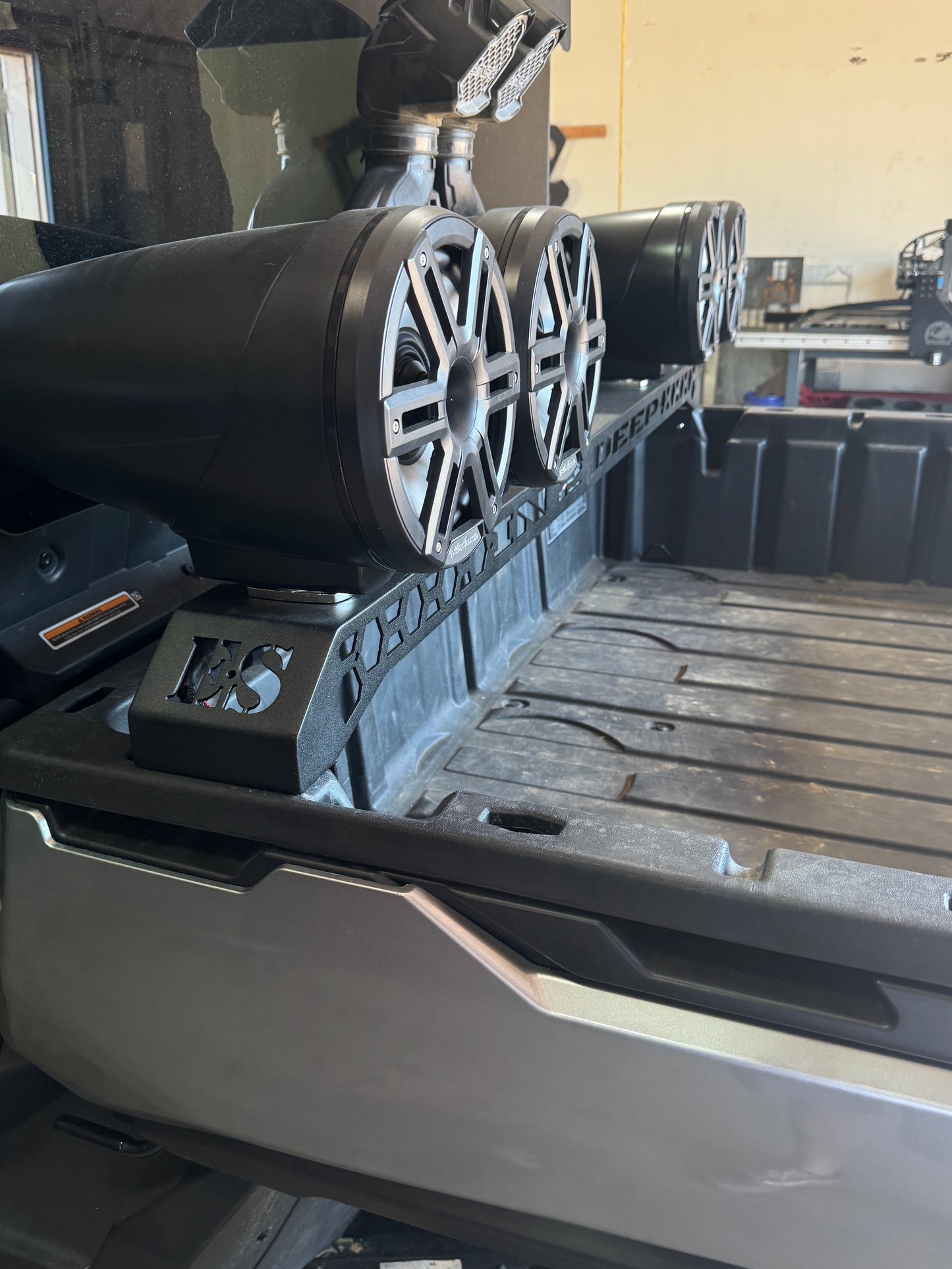 CANAM DEFENDER BED TOWER BAR