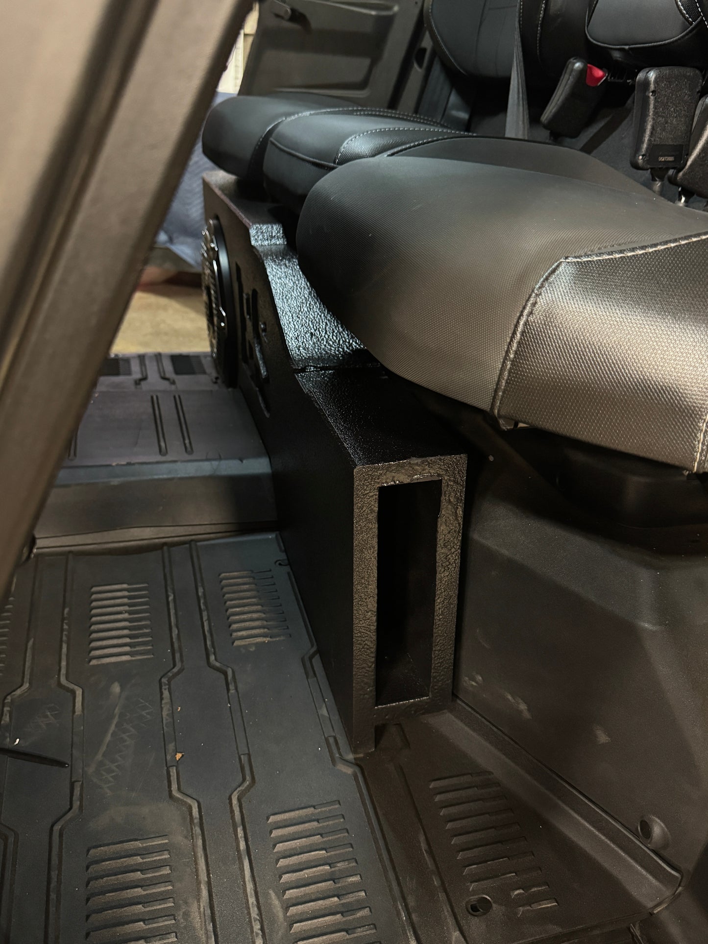 2026 CANAM DEFENDER UNDERSEAT 1-10” PORTED BOX